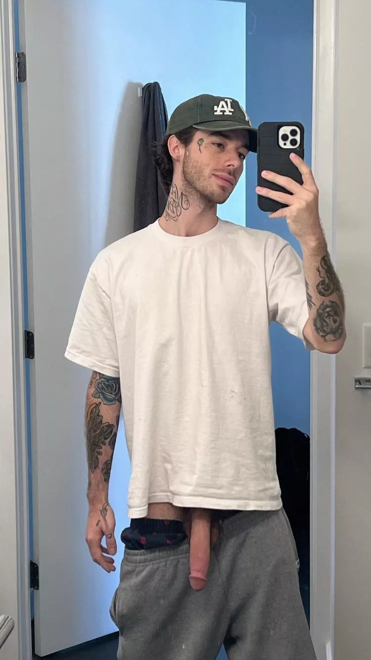 Any girls want to flirt w me? Im bored. posted by LoicRamzy