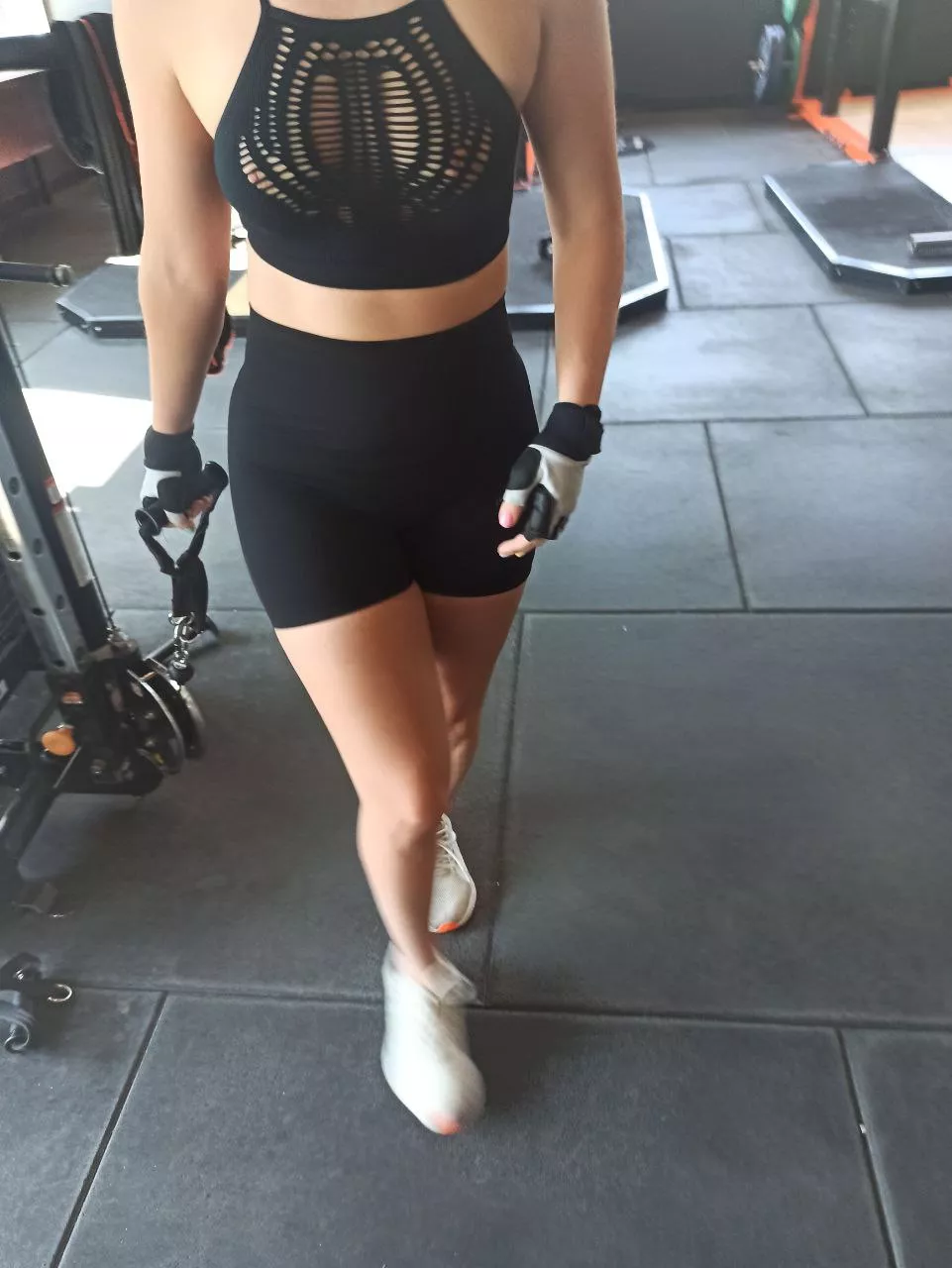 (f) I'm trying a new biceps exercise, and my nipples are already excited! posted by sam_my_friend