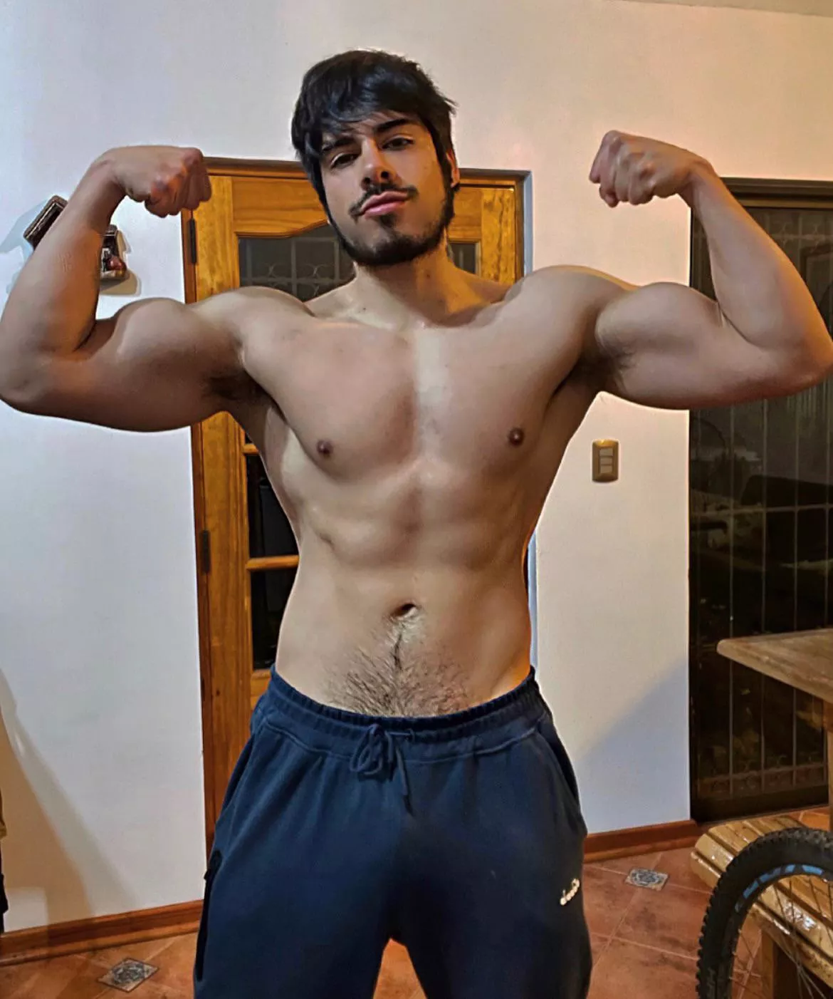 Flexing posted by Angelo_rmni