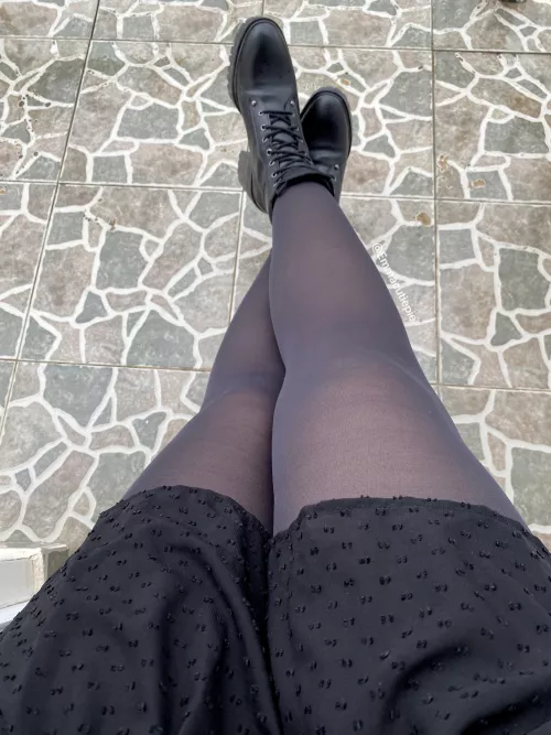 Full black outfit for rainy weather by Emmacutiepie