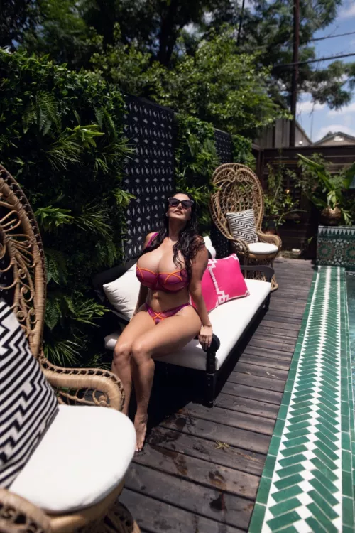 Fun in the Sun 🌞 by reddit_man30