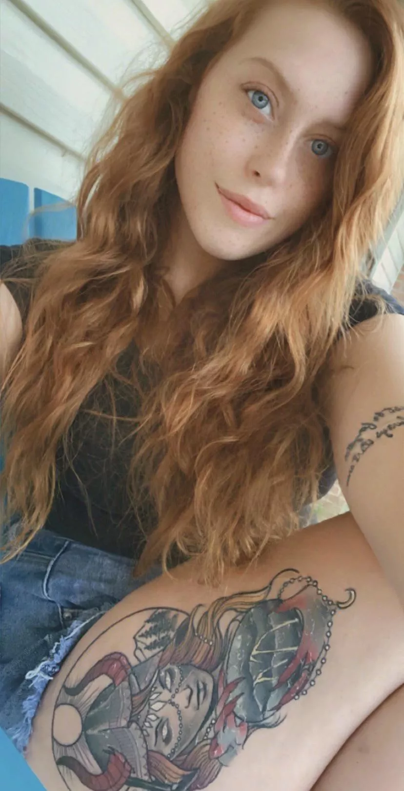 good morning from my front porch ☀️ posted by istayyawayyyX