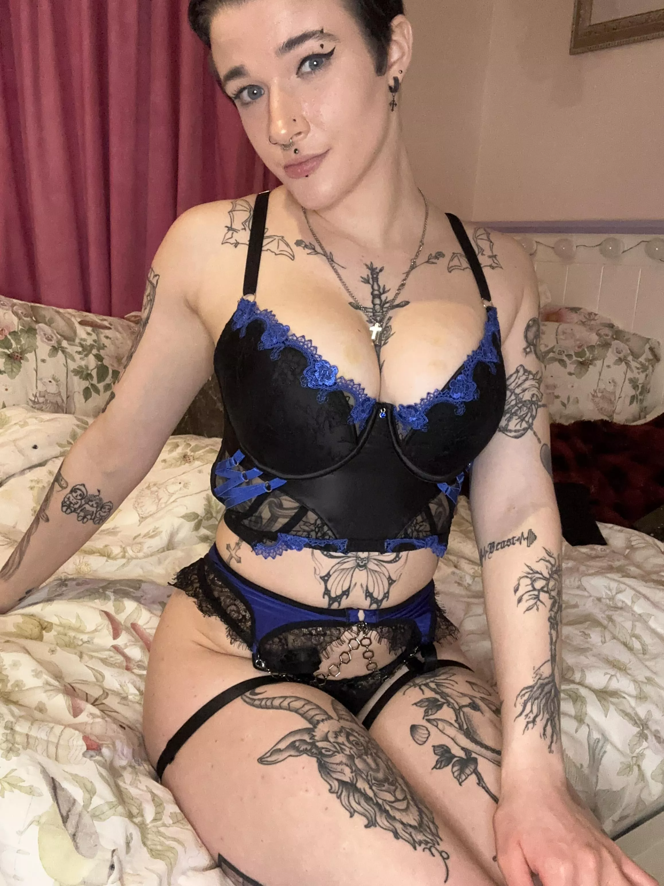 have you ever wondered how it is to date a goth girl with short hair and big BOOBS? posted by petlover824