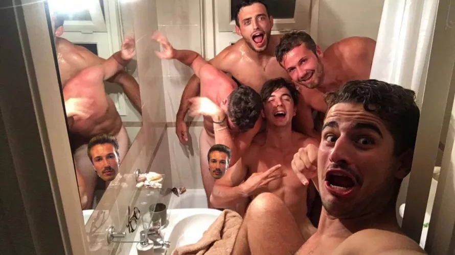 Having a wild time in the bathroom by Primal_Mantis