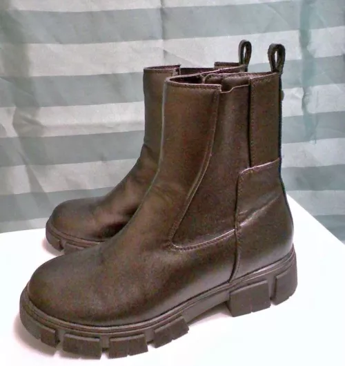 Help identifying these Blondo boots? by Routine-Style-8000