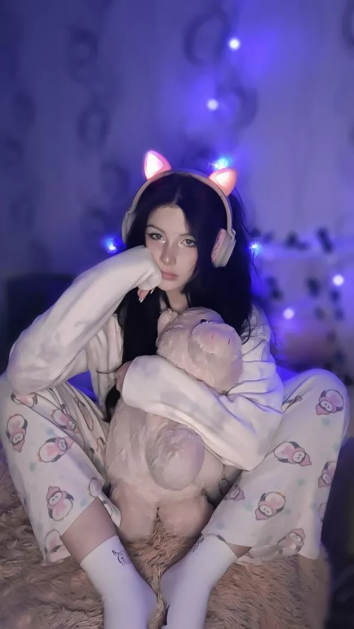 I’m debating staying natural or getting a boob job by LonelyIncidents