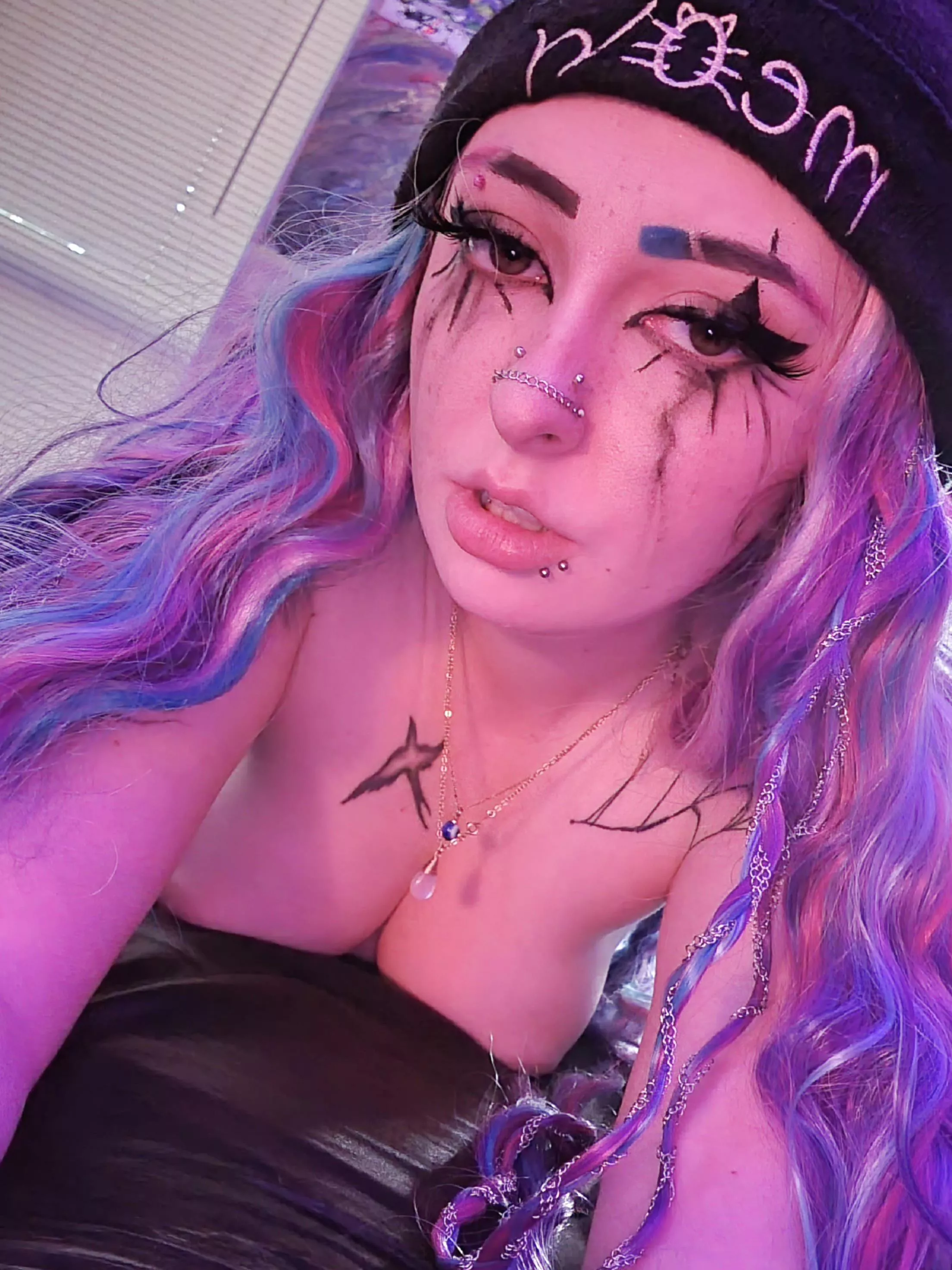 Look me in my eyes .. posted by xdream_scapex