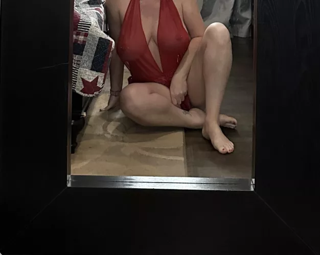 We can fuck on the floor by swingingpeaches