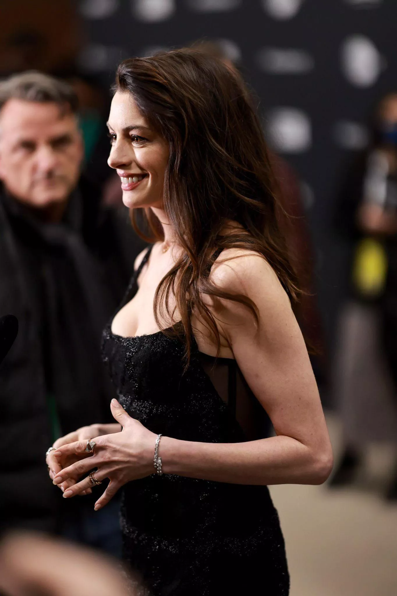Anne Hathaway posted by asdfbtwin