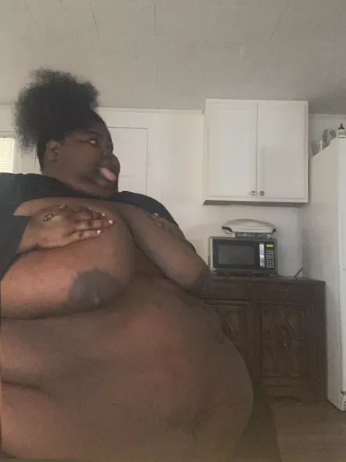 Anyone wanna to suck my nipples ? by SSBBWAMIRA