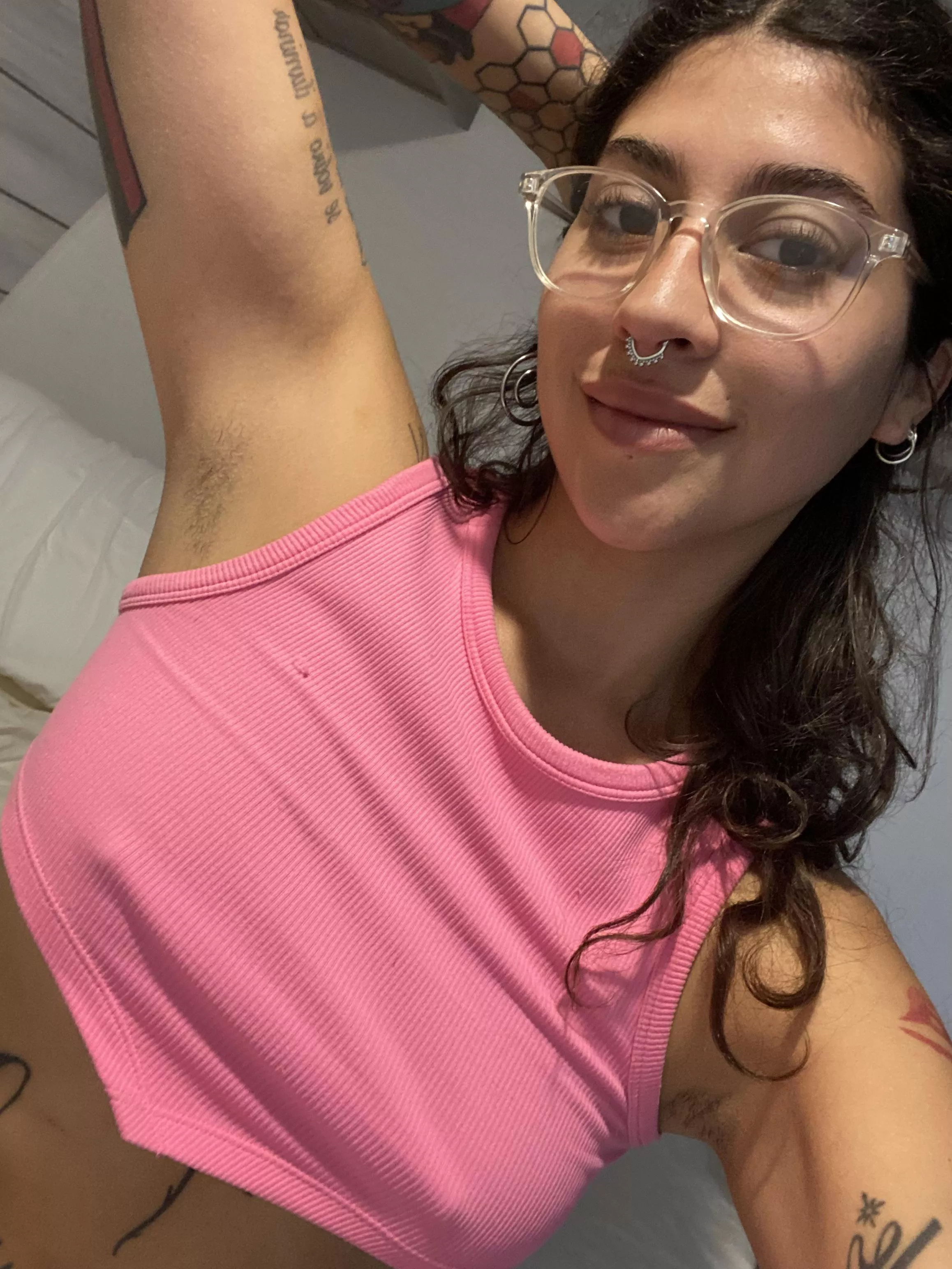 Hi guys , worship to my armpits this weekend posted by Fio-espiral