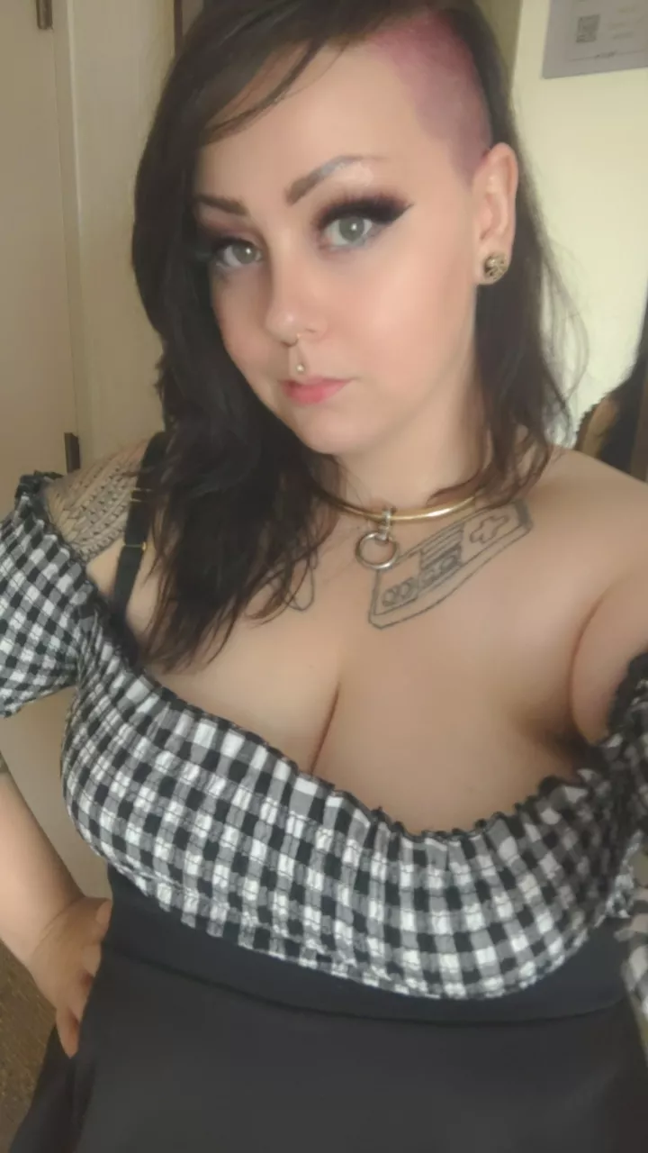 it's 103 out but I think I'm hotter 🔥 posted by bimbokali