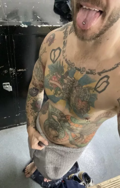 Shall I drop my towel? by FeelingAioli7667