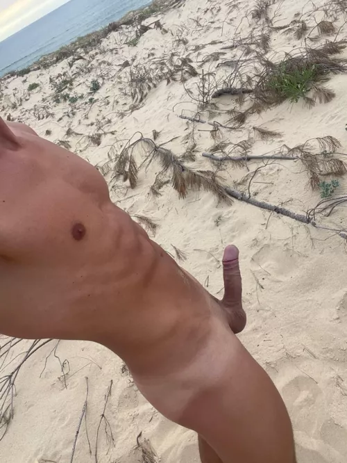 Standing up straight! Always focus on your posture 😉🤝🏽💙 by Its_Kilian