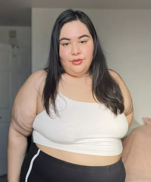 TGIF! Debating on staying in or going out to a few bars… by prettyxperra