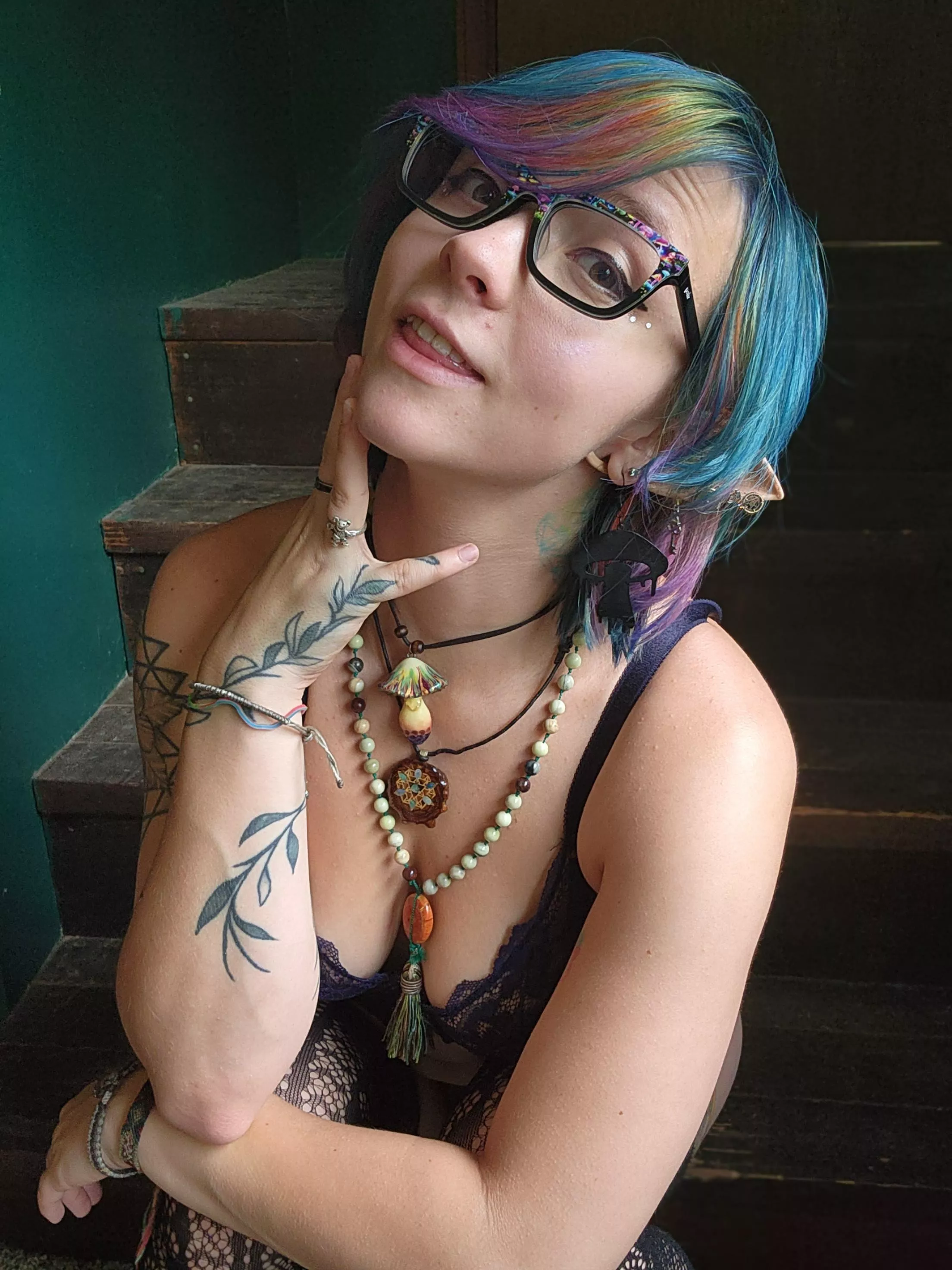 The glasses stay on😉 posted by Mavissky