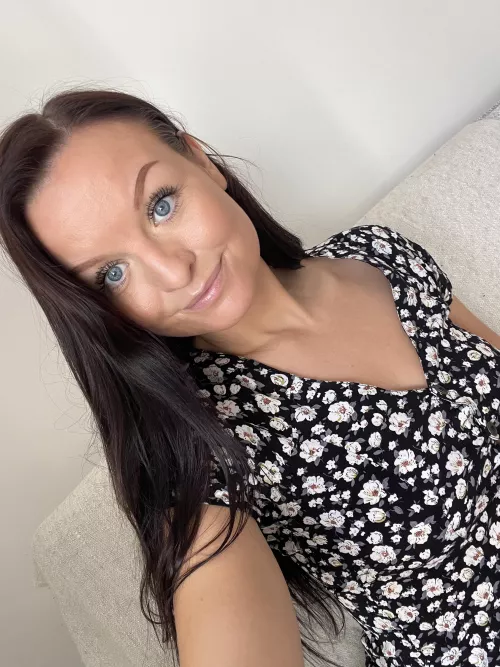 Thinking about dye my hair darker 💁🏽‍♀️ by Petiteannaa