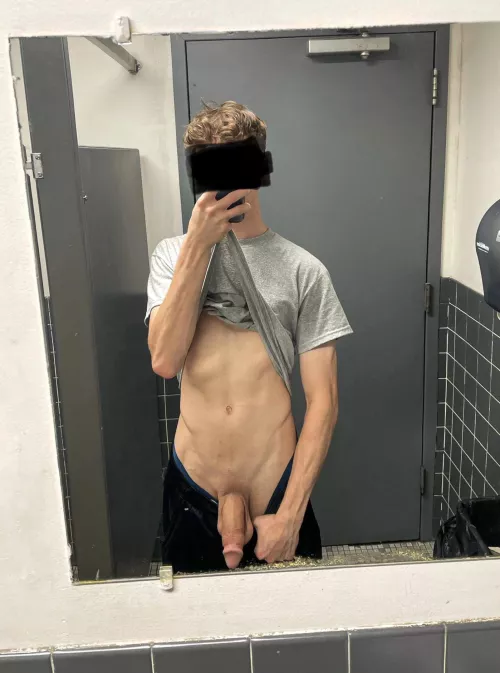 what would you do if you saw this in the locker room? by Wild_Golf3494