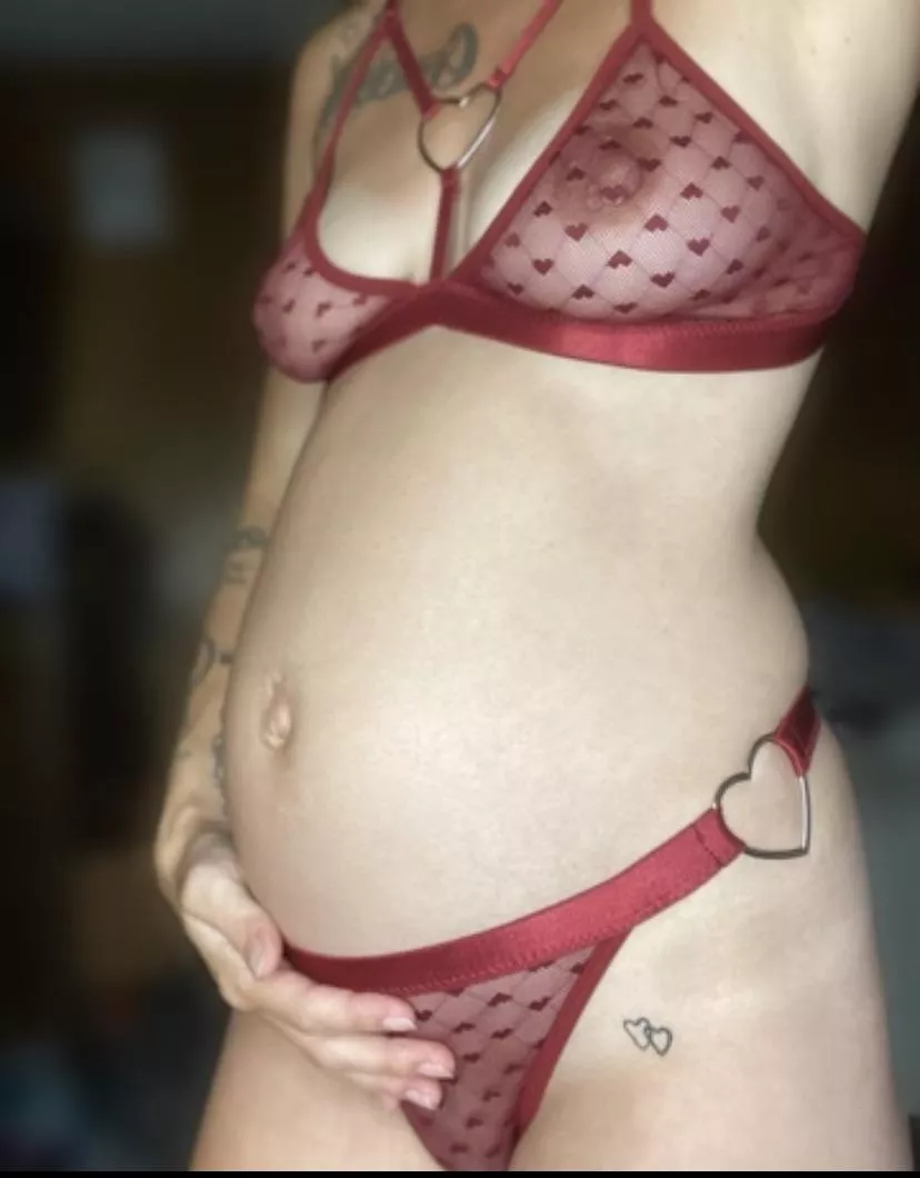 Would you believe me if I told you I was 5 months pregnant? posted by Ninajaneexx