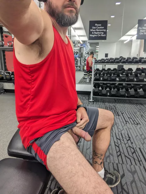 [45] Trying to keep things interesting while resting between sets by retirefever