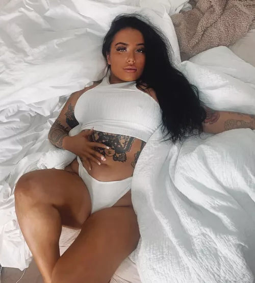 Am I the kind of thick that gives you boner? by spicysoyx