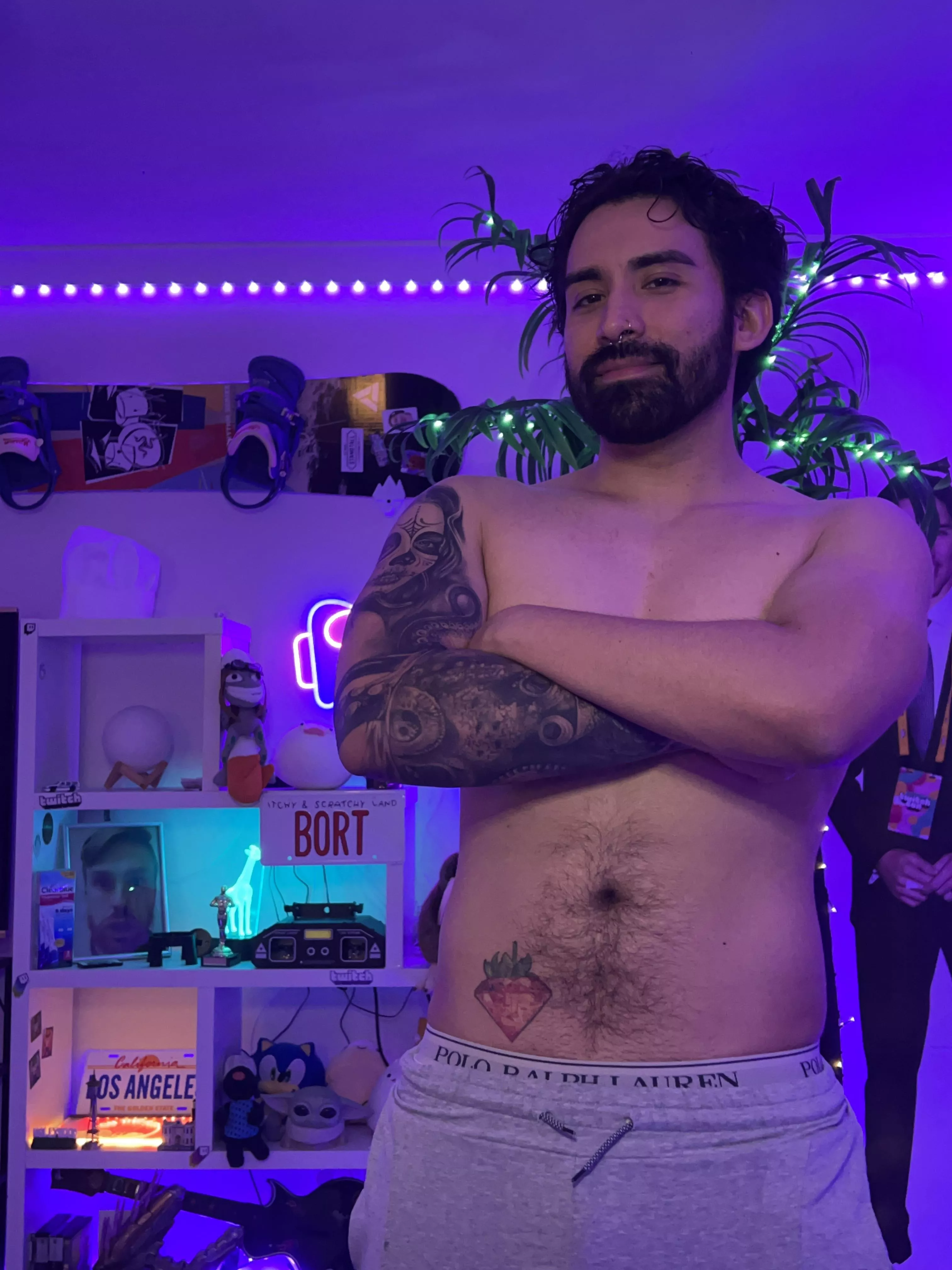 First time here, would you have fun with me in my stream room? 😊 posted by BortStreams