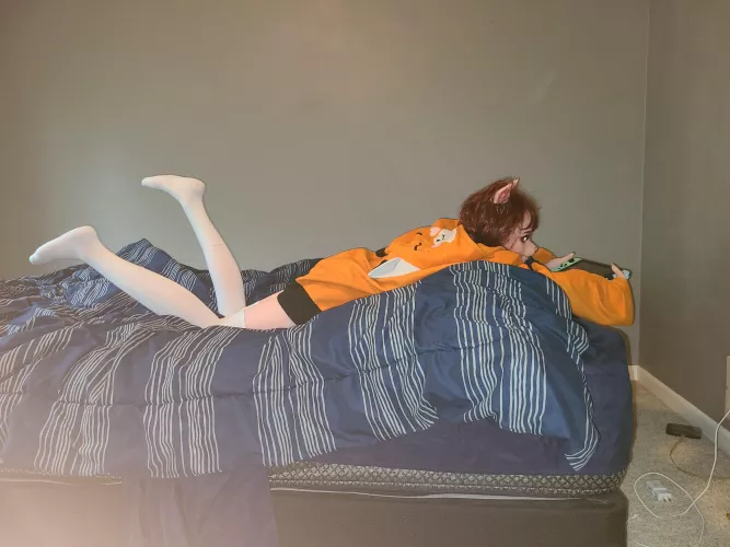 Getting to comfortable by thatkurokitsune