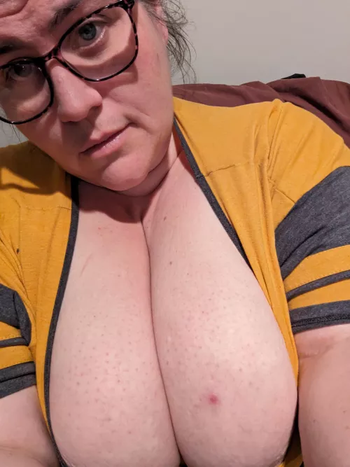 Good night, sleep tight. I promise I dont bite. by GeekyGWPlus