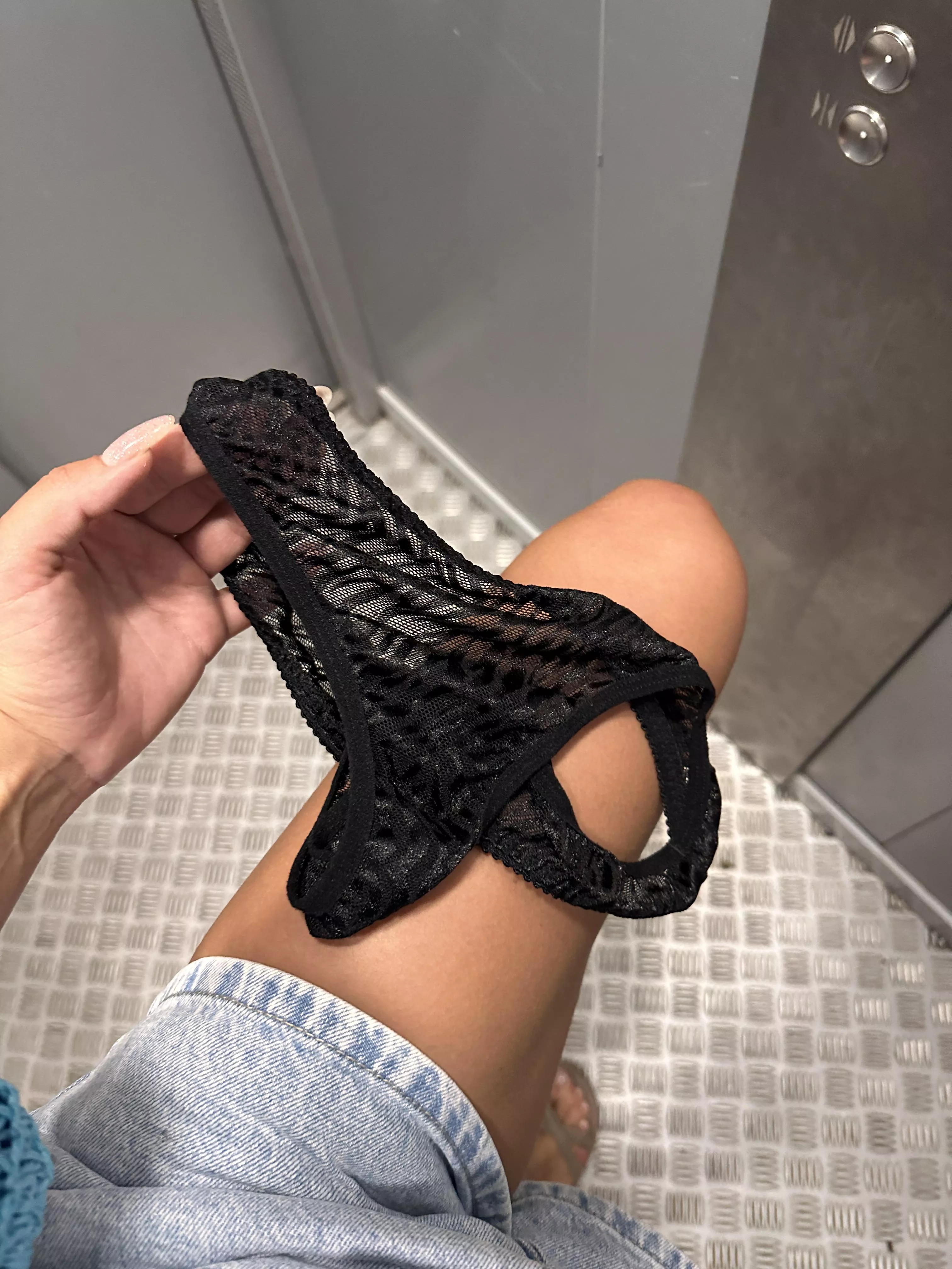 👀It was hot and I took off my panties in the elevator on my way to the office. posted by sharplyfree