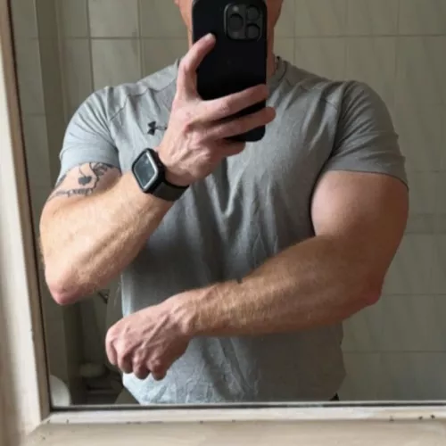 Sun's out, guns out ☀️ by _TtTToriginal_