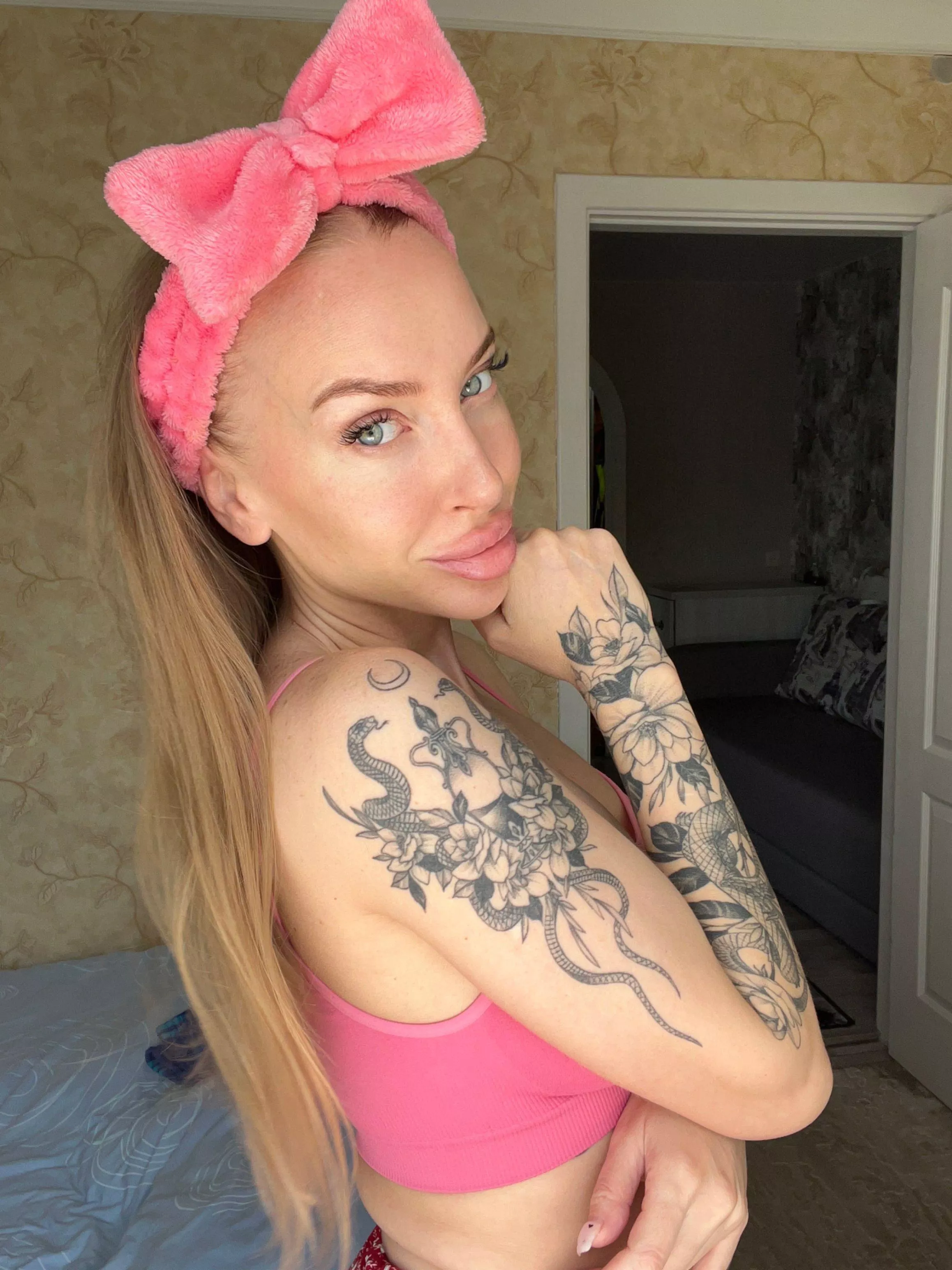 Think pink and let's have some fun posted by AcetonicMissouri