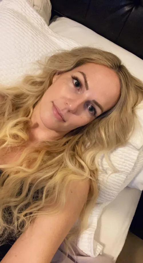 (32+) Lazy Monday with no make up on! by OliviaAnne1990