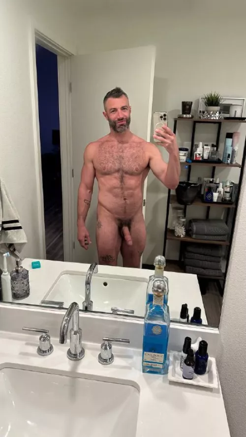 [40] Confidence is the best outfit, and I'm rocking it! by coleconnorx