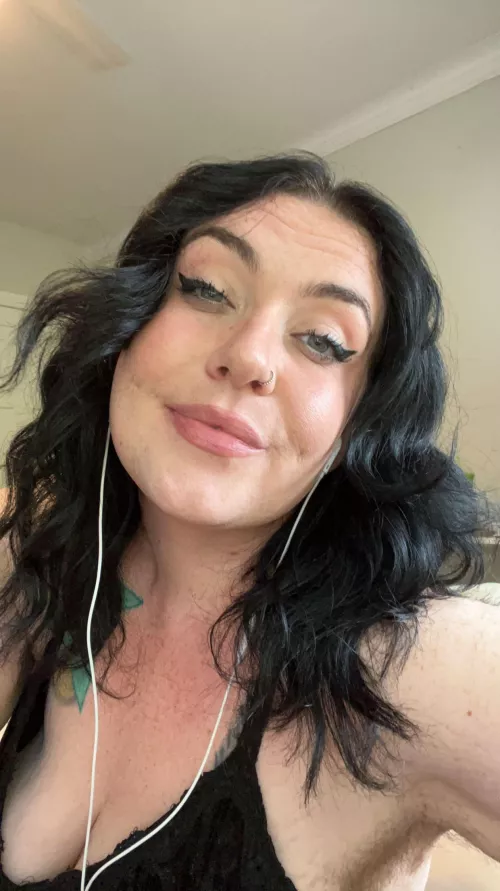 can you guess what i’m listening to right now? by altwhre