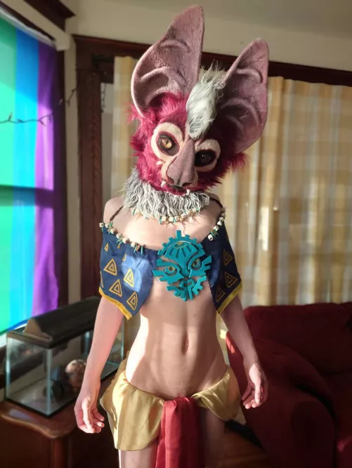 Come and worship your king :3 by RezzyBat