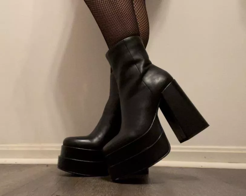 Could you clean these for me, pup? 🐶 [OC] posted by Philosopher-Alone