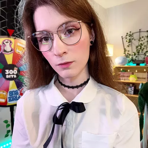 Do I look enough feminine? 😳 by Rebi_Senpai