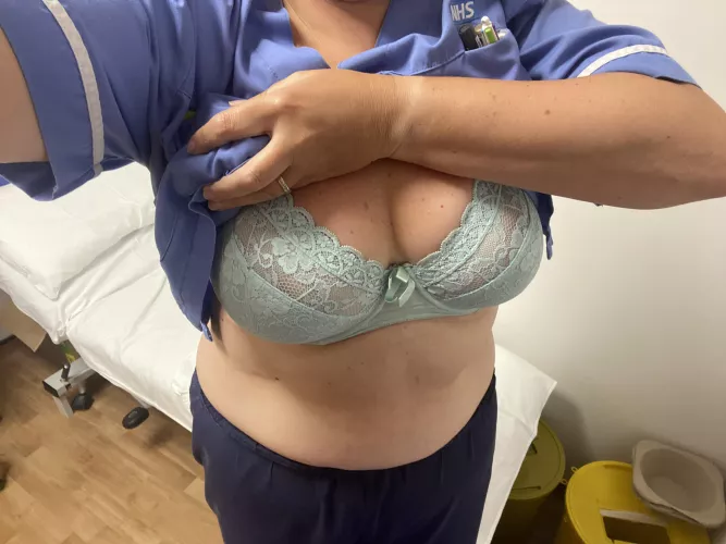 Empty clinic means time for pictures by TheCurvyNurse