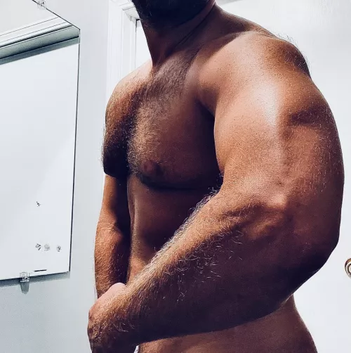 Feelin like King Kong 🦍 👑 by chepuey