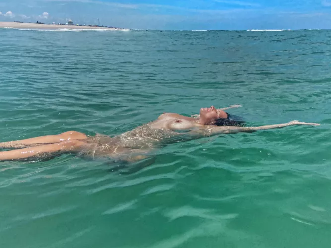 Felt free at the nude beach by Sexyaspie