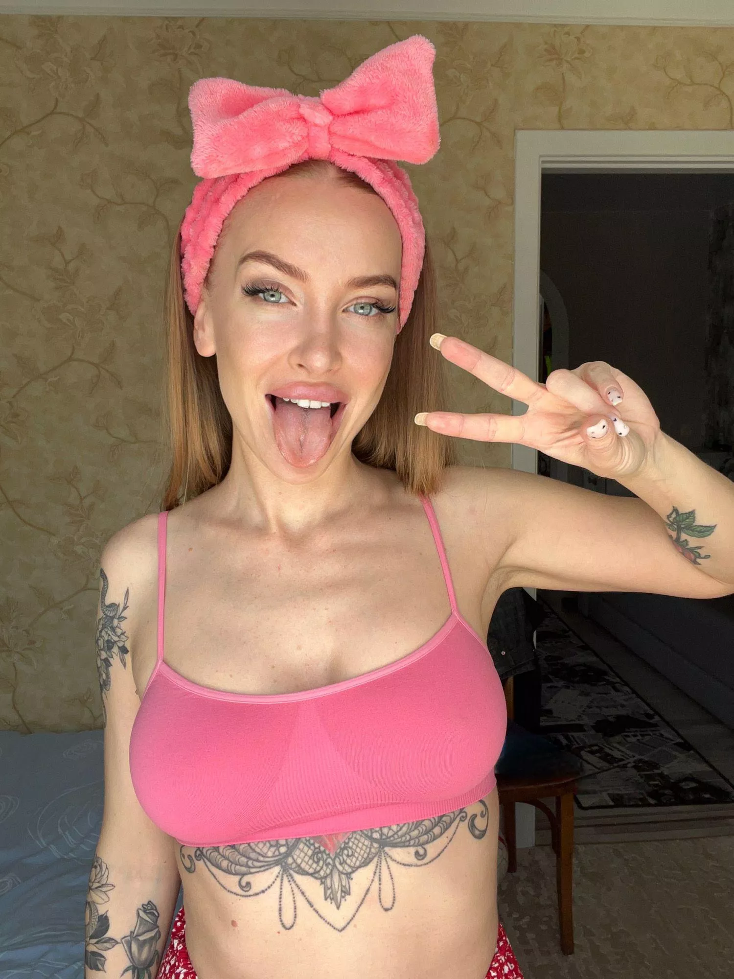 Let's turn up the heat and make pink memories posted by AcetonicMissouri