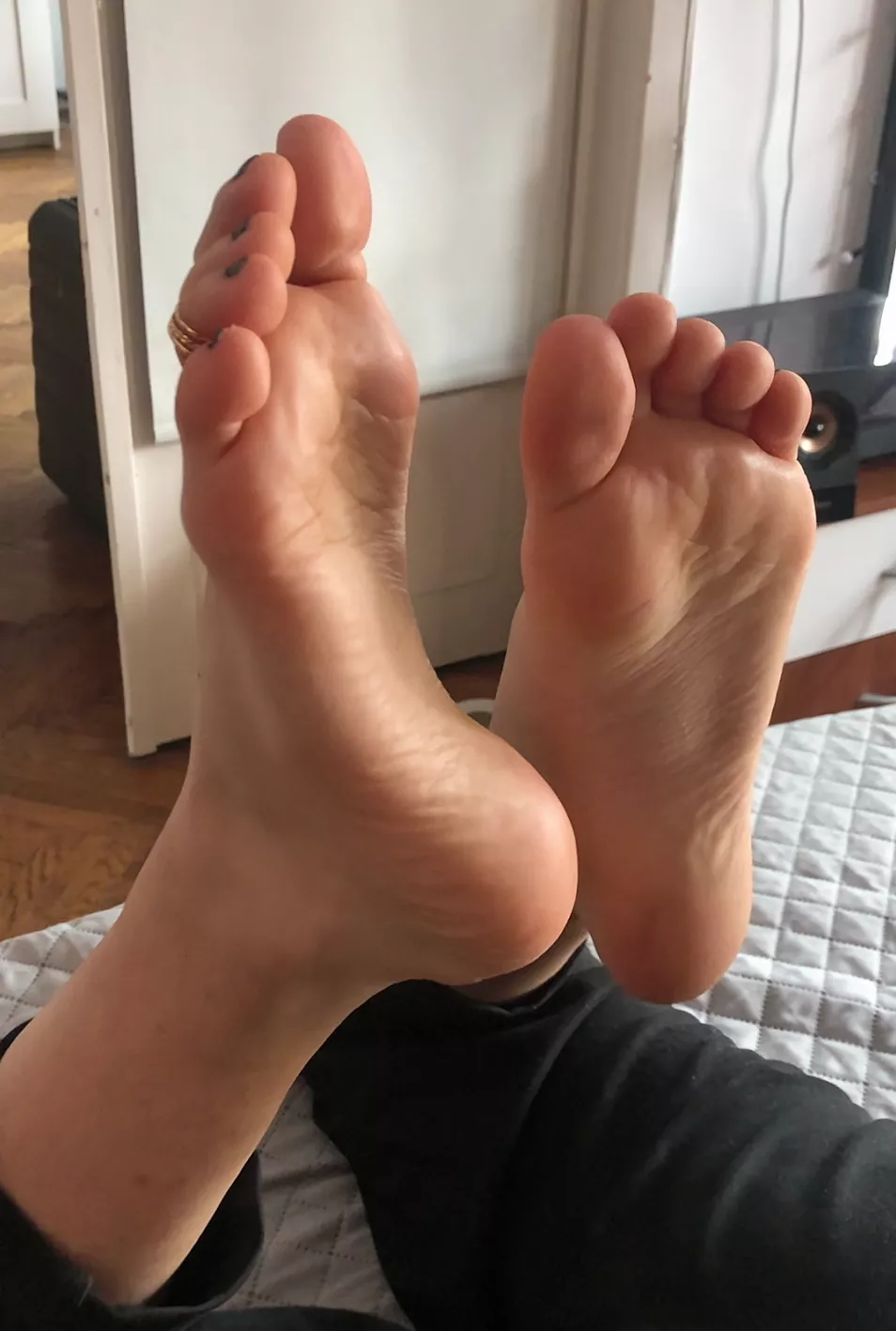 Massaging my soft soles can become addictive posted by aimee_feet_queen