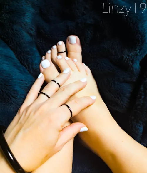 White 🤍 by SummaryExecutions