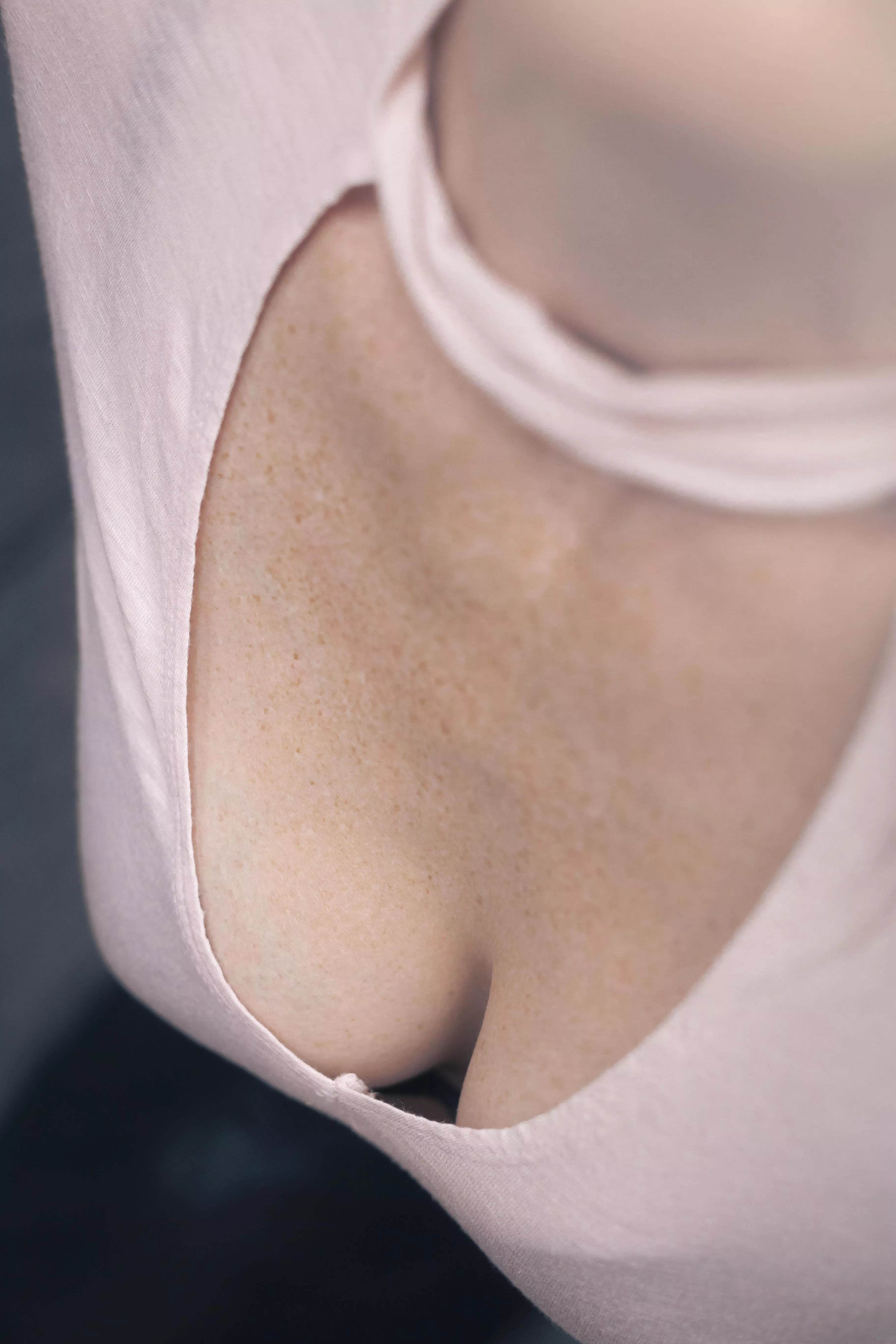 Would love to find a guy who can cum from just a view down my shirt posted by VeryVeronicaOfficial