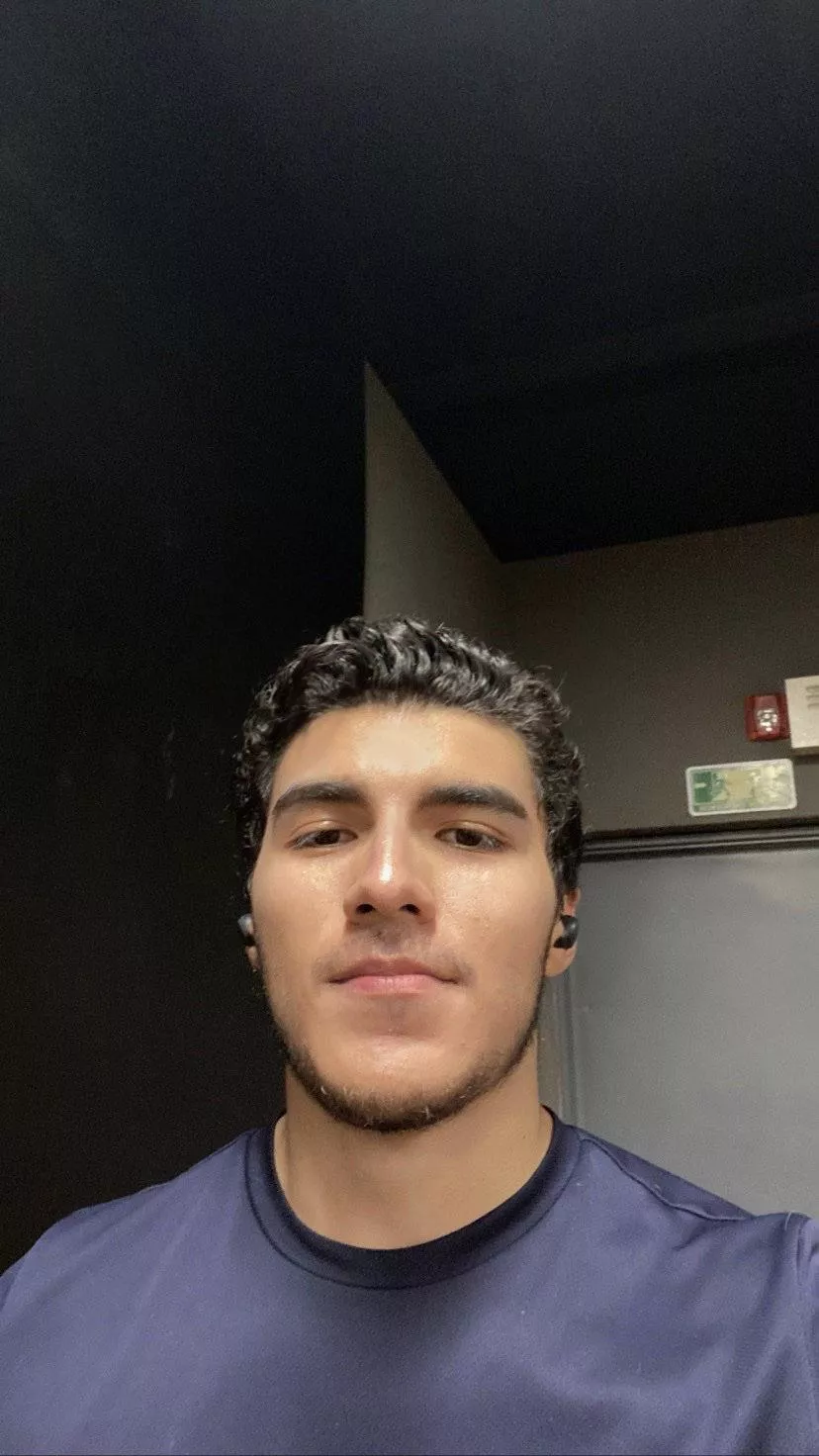 Flexing and Flirting 😘💪 posted by CreamyTentacles