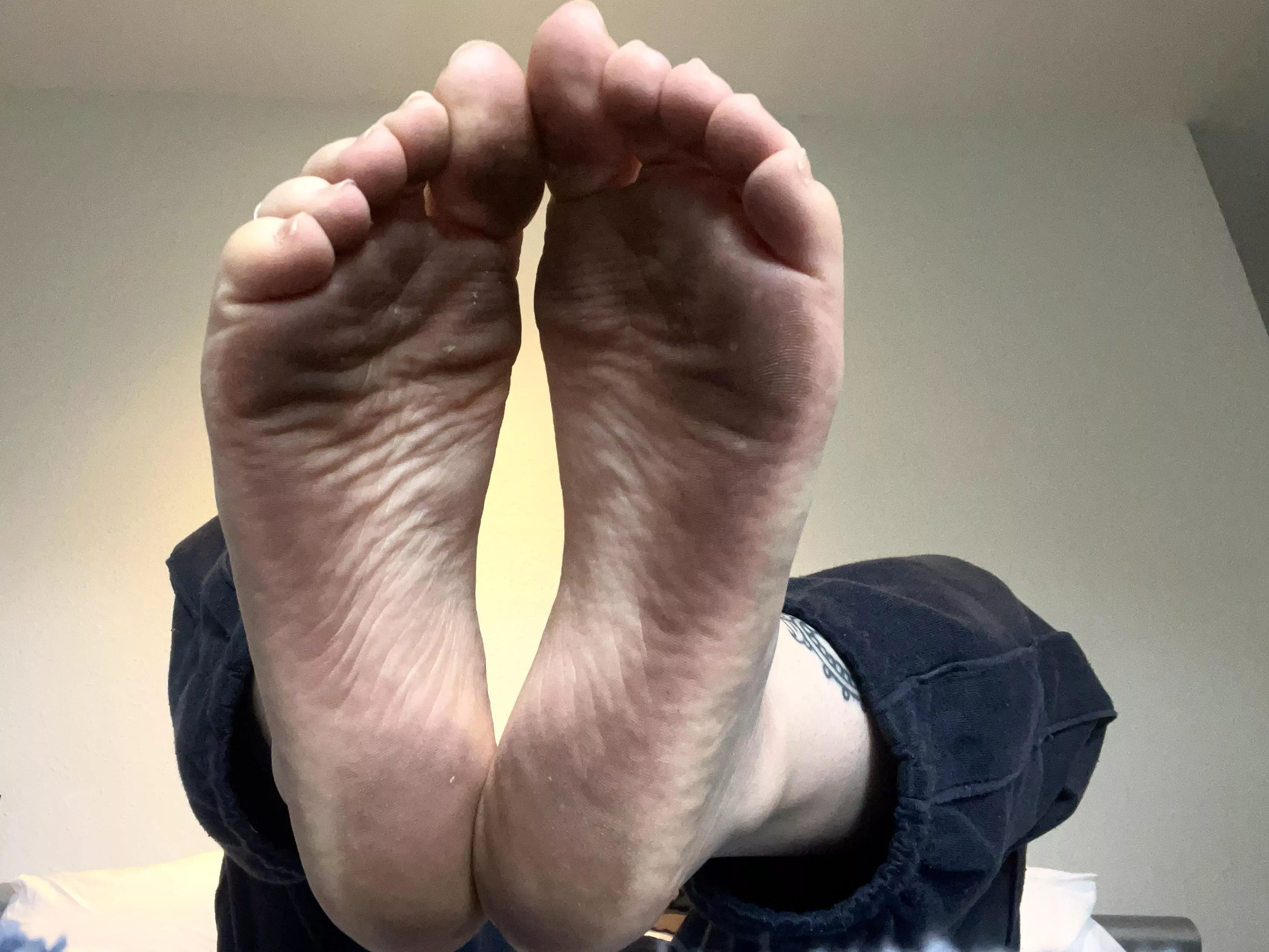 I want you to lick my filthy soles clean posted by ifyouretoo_shy