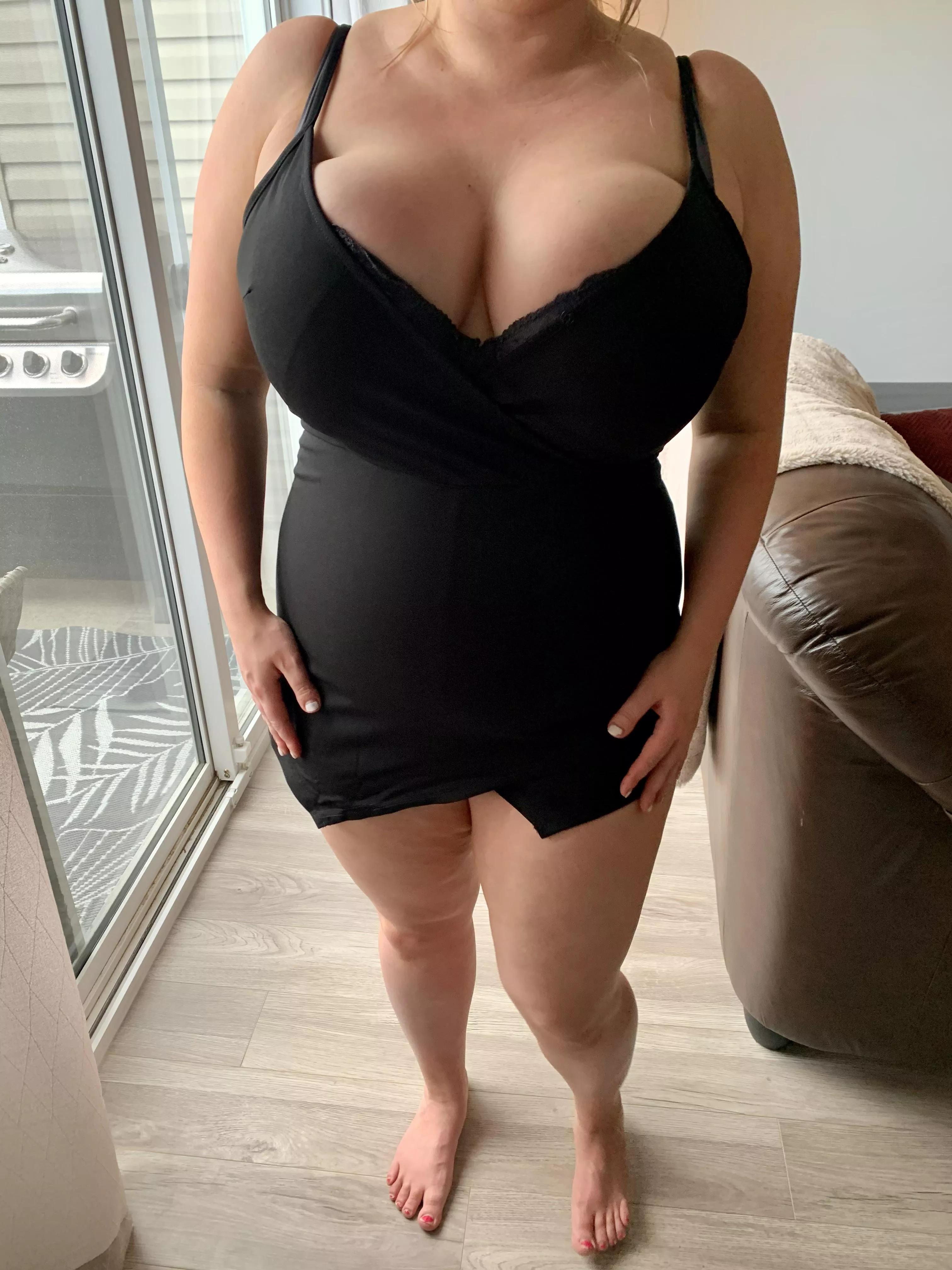 I wonder if the dress hold posted by Bustyhousewifey