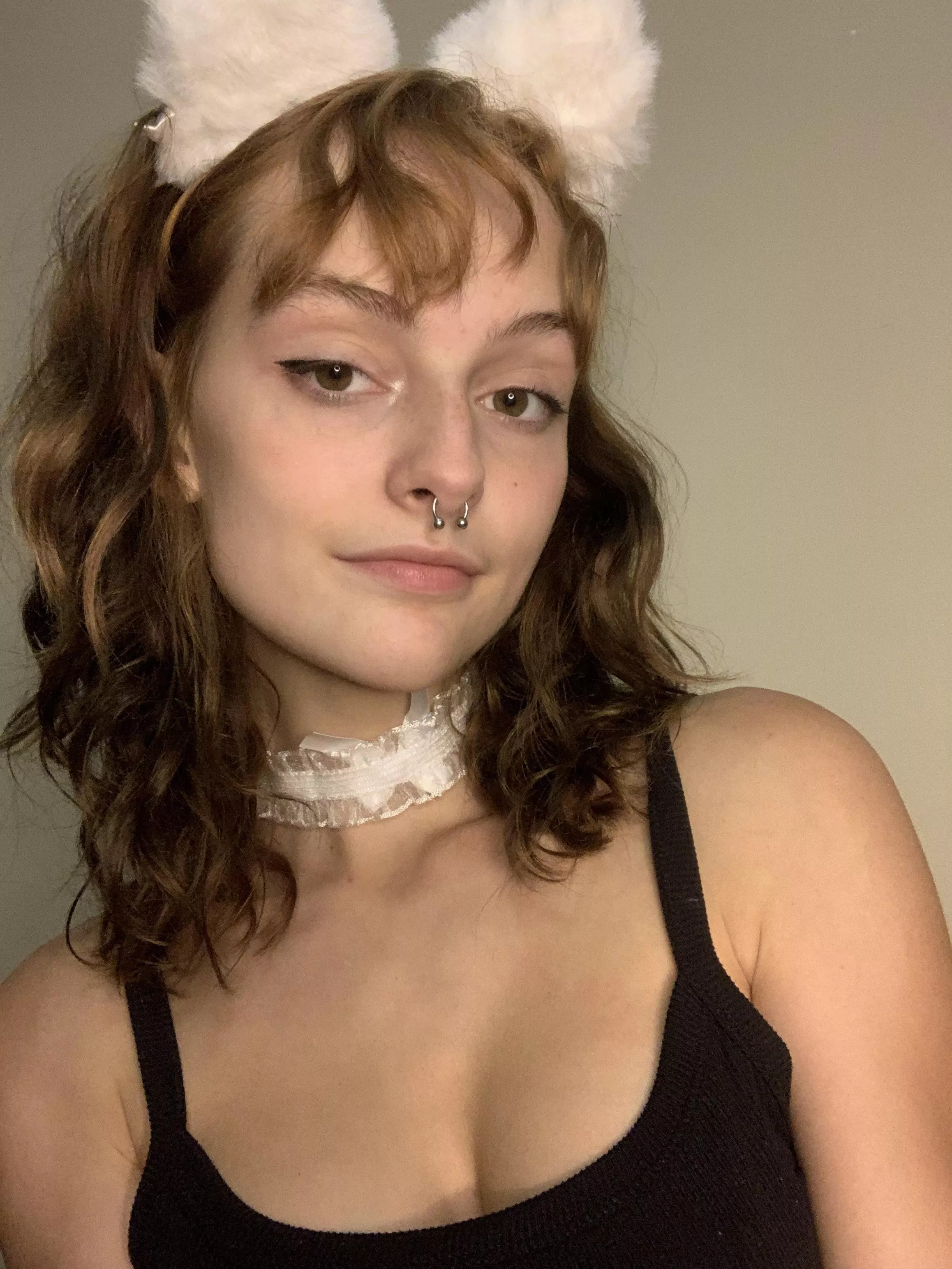 just got my first pair of cat ears ! ≽^•⩊•^≼ posted by fr0ntb0tt0ms_wh0re