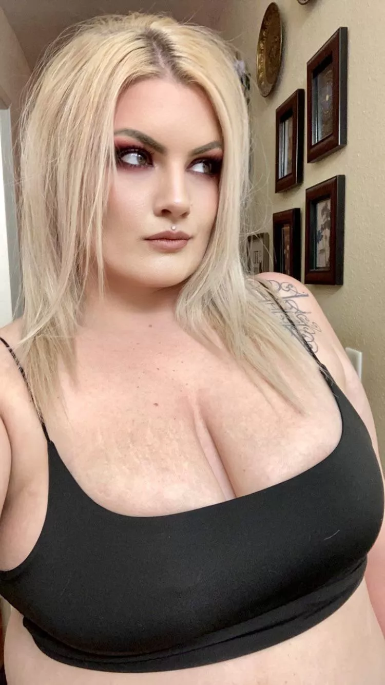 Mommy says have a good day 😘 posted by Belflock