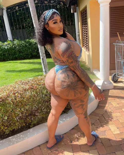 So heavy 💦 🍑 by Survey-Friendly